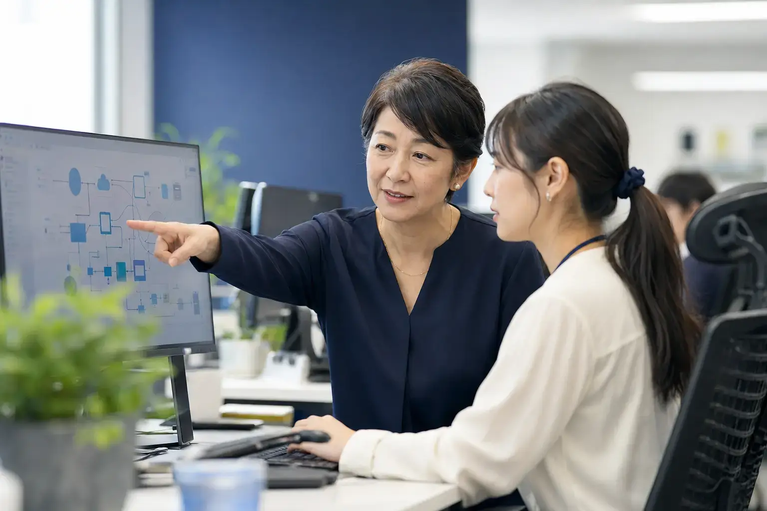 Senior engineer mentoring a younger developer